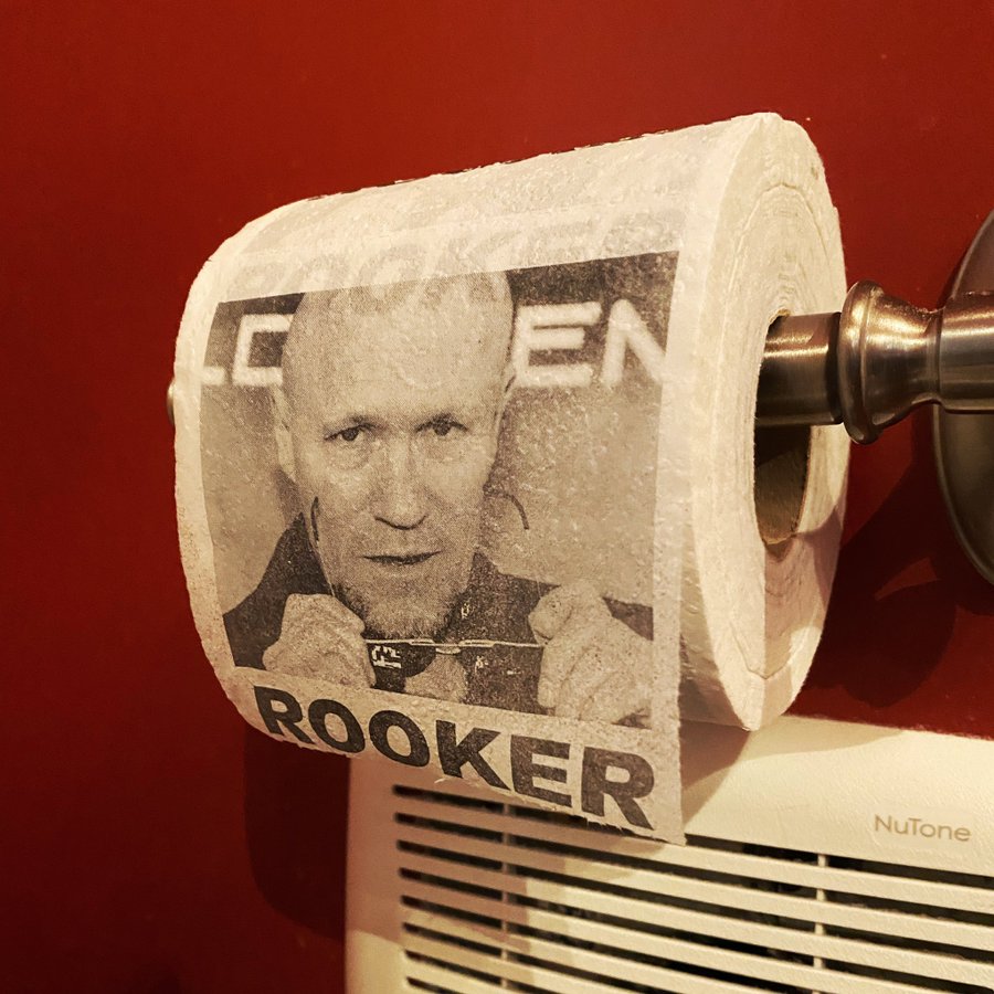 Michael Rooker e la carta igienica